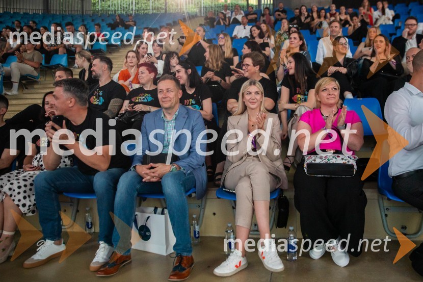  David Visenjak, direktor trženja, Perutnina Ptuj d. d.;  Bruno  Sedevčič, Slowatch;  ... ;  Lucija Medved, Zavarovalnica Sava33. SOF, podelitev nagrad