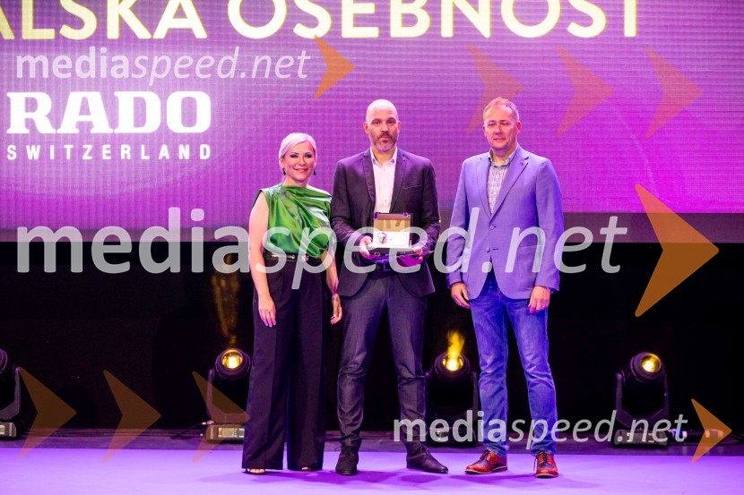  Mojca Briščik, direktorica SOZ (Slovenska oglaševalska zbornica);  Andrej Krajner, direktor komunikacij, NLB;  Bruno  Sedevčič, Slowatch33. SOF, podelitev nagrad
