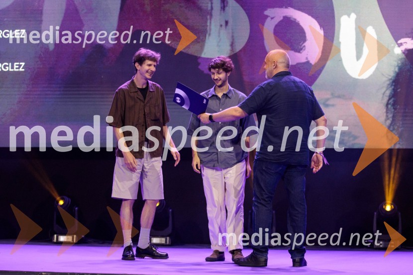  Matic Zavodnik, Diskont films;  Rok Berglez, Diskont films;  Boštjan Napotnik, kreativni direktor, Futura DDB33. SOF, podelitev nagrad