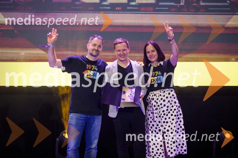  Hrvoje Filipčić, direktor marketinga, Perutnina Ptuj Group;  ... ;  Barbara Stopinšek, vodja blagovne znamke Poli v Skupini Perutnina Ptuj33. SOF, podelitev nagrad