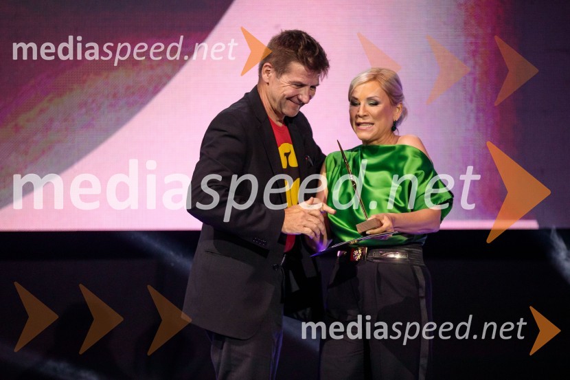  Dejan Turk, predsednik uprave, A1 Slovenija;  Mojca Briščik, direktorica SOZ (Slovenska oglaševalska zbornica)33. SOF, podelitev nagrad