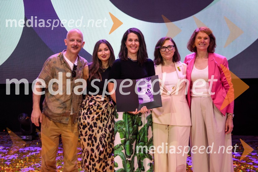  Ivor Bogunić, agencija Yootree creative;  Mojca Kostanjevec;  Dunja Antonijević, vodja produktnega marketinga, Krka;  Renata Šestić;  Andreja Veršič, agencija Yootree creative33. SOF, podelitev nagrad