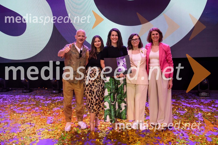 Ivor Bogunić, agencija Yootree creative;  Mojca Kostanjevec;  Dunja Antonijević, vodja produktnega marketinga, Krka;  Renata Šestić;  Andreja Veršič, agencija Yootree creative33. SOF, podelitev nagrad