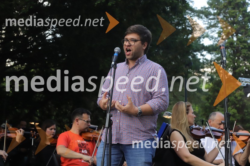  Domen Križaj, operni pevecOperna noč na promenadi Mestnega parka