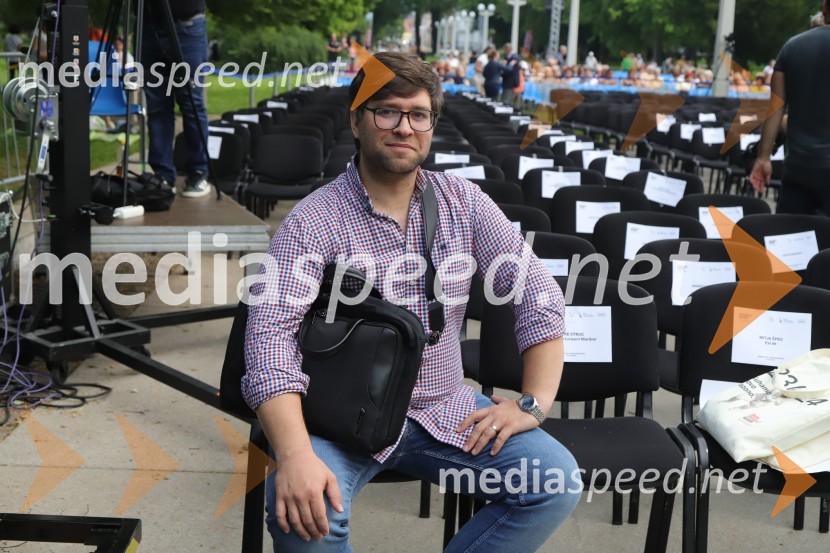  Domen Križaj, operni pevecOperna noč na promenadi Mestnega parka