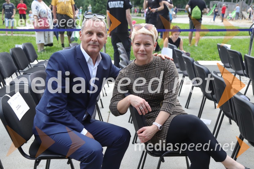  Danilo Rošker, direktor SNG Maribor;  Zsuzsa Budavari Novak, zborovodkinjaOperna noč na promenadi Mestnega parka