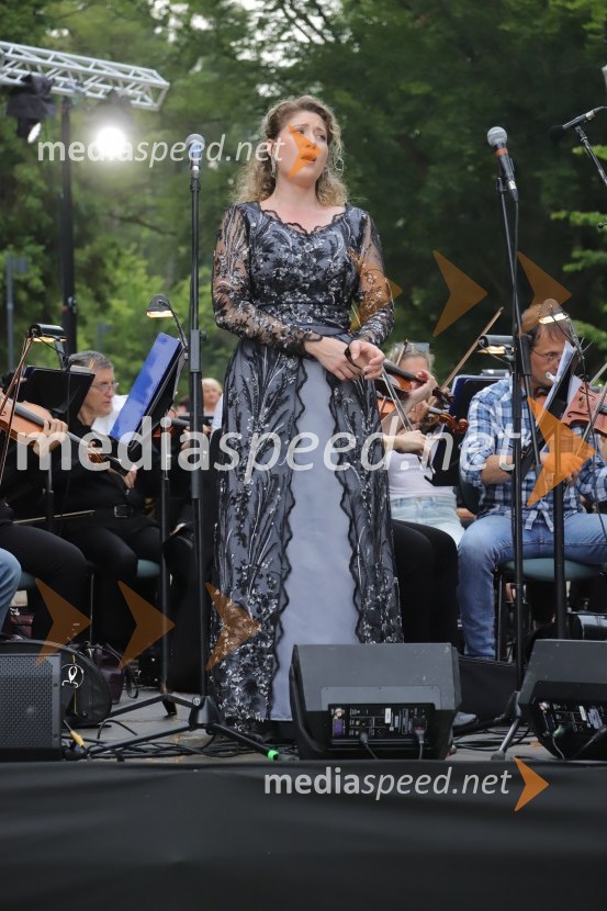  Darija Auguštan, sopranistkaOperna noč na promenadi Mestnega parka