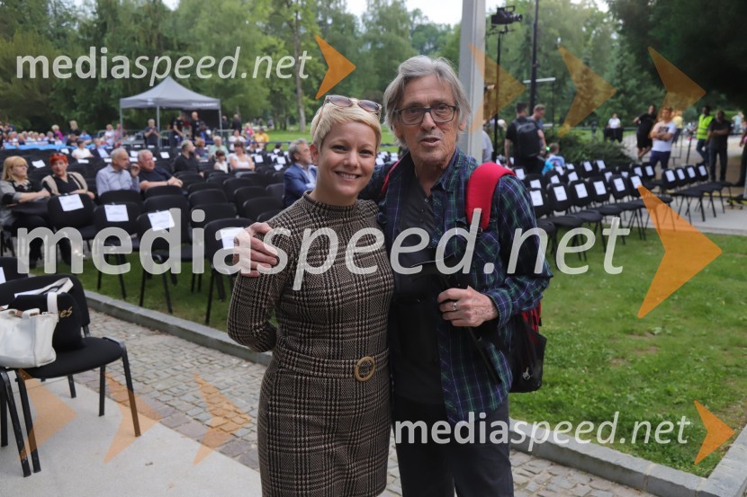  Zsuzsa Budavari Novak, zborovodkinja;  ... Operna noč na promenadi Mestnega parka