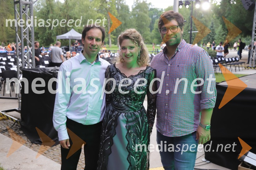  Simon Krečič, umetniški direktor Opere SNG Maribor;  Darija Auguštan, sopranistka;  Domen Križaj, operni pevecOperna noč na promenadi Mestnega parka