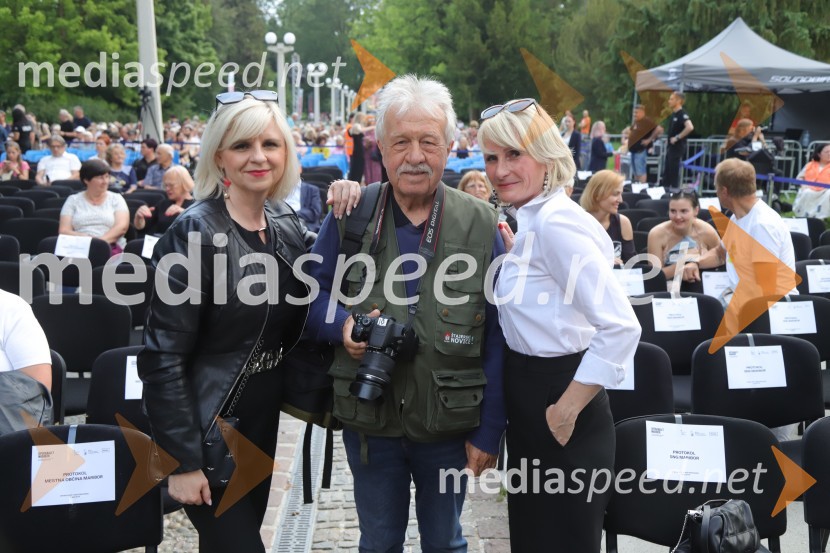  Darja Čižek, marketing, SNG Maribor;  Rade  Bakračevič, predsednik Nadzornega odbora Zveze Srbov Slovenije, fotograf;  Anja  Žižek, marketing SNG MariborOperna noč na promenadi Mestnega parka