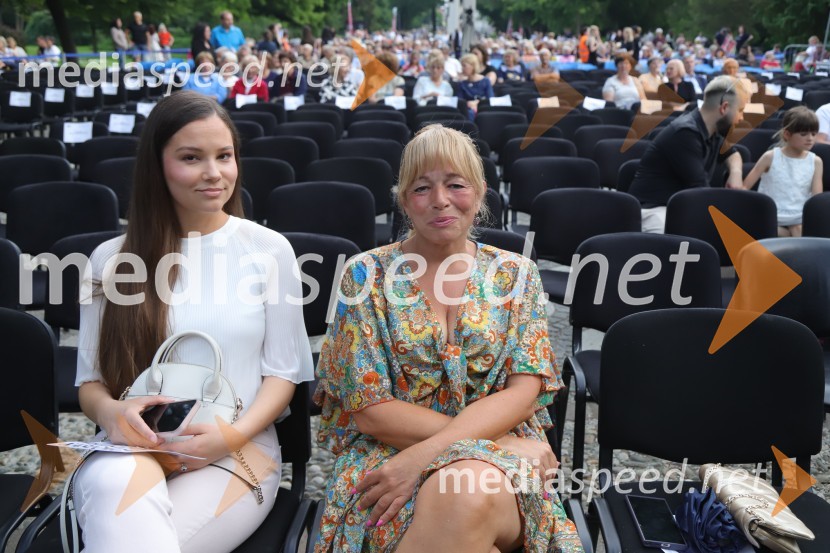 Operna noč na promenadi Mestnega parka