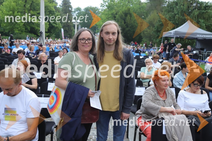 Operna noč na promenadi Mestnega parka