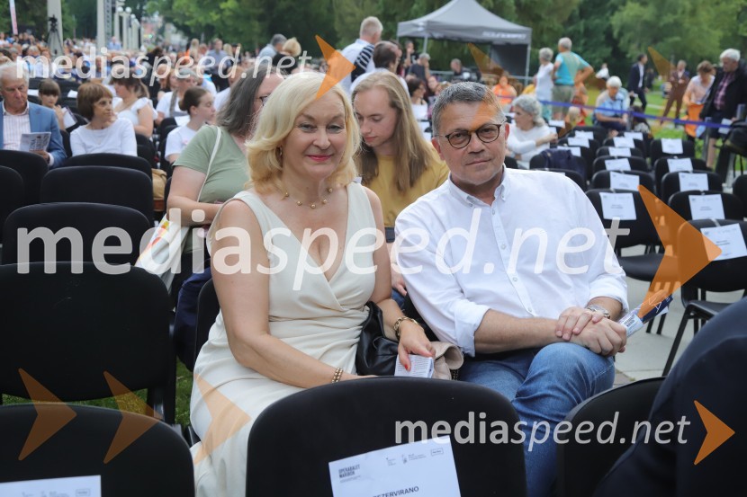  Barbara Bratina;  Aljaž  Bratina, mestni svetnik MO MariborOperna noč na promenadi Mestnega parka