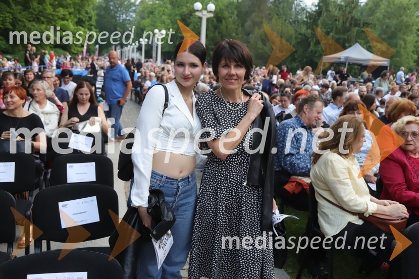 Operna noč na promenadi Mestnega parka