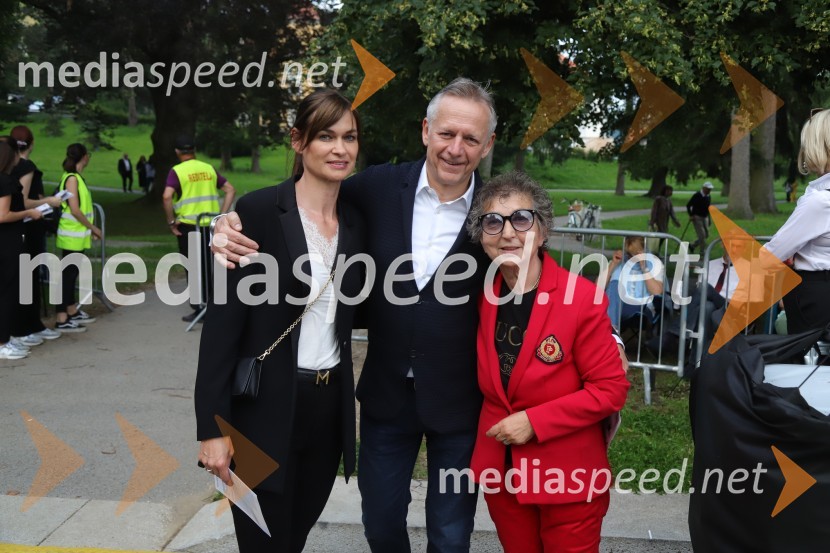  Mojca Kac;  Andrej Kac, odvetnik;  Dragica Petrovič, režiserka in producentkaOperna noč na promenadi Mestnega parka