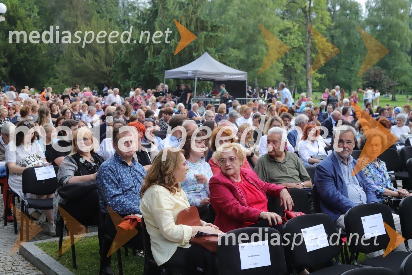 Operna noč na promenadi Mestnega parka
