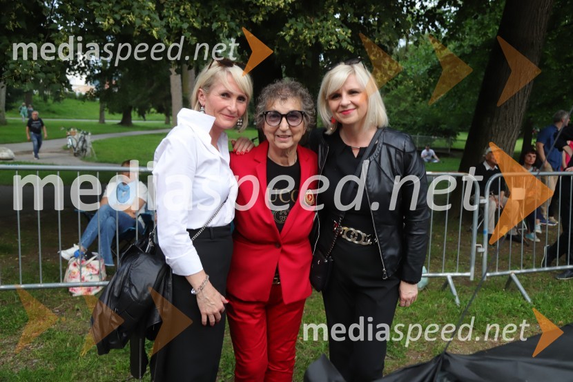 Anja  Žižek, marketing SNG Maribor;  Dragica Petrovič, režiserka in producentka;  Darja Čižek, marketing, SNG MariborOperna noč na promenadi Mestnega parka