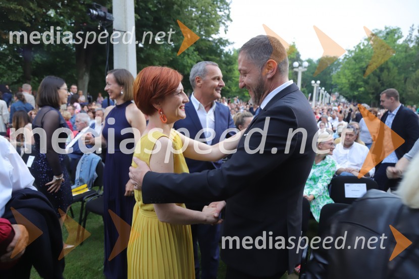 dr. Asta Vrečko, ministrica za kulturo;  Klemen Boštjančič, minister za financeOperna noč na promenadi Mestnega parka