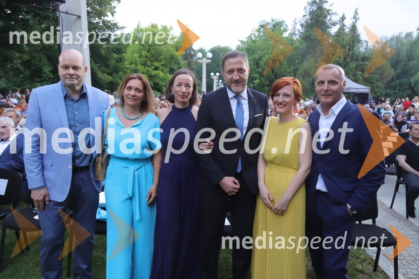  Jure Fišer, direktor Surovine; doc. dr. Suzana Žilič Fišer,  predstojnica Inštituta za medijske komunikacije na FERI; dr. Eva Boštjančič, vodja odelka za psihologijo dela in organizacije, Filozofska fakulteta v Ljubljani;  Klemen Boštjančič, minister za finance; dr. Asta Vrečko, ministrica za kulturo;  Danilo Rošker, direktor SNG MariborOperna noč na promenadi Mestnega parka