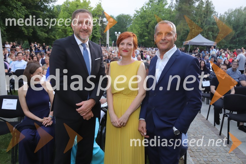  Klemen Boštjančič, minister za finance; dr. Asta Vrečko, ministrica za kulturo;  Danilo Rošker, direktor SNG MariborOperna noč na promenadi Mestnega parka