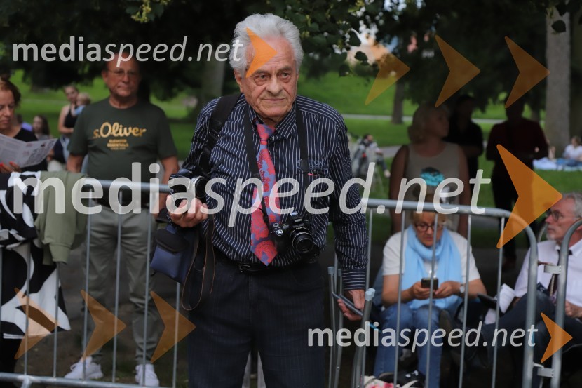  Smiljan Pušenjak, fotografOperna noč na promenadi Mestnega parka