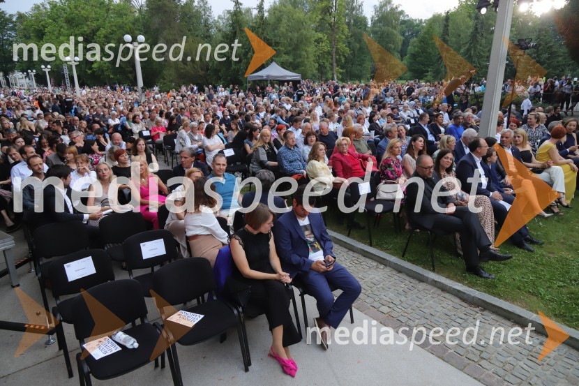Operna noč na promenadi Mestnega parka