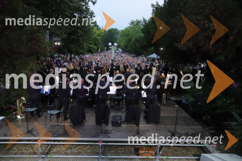 Operna noč na promenadi Mestnega parka