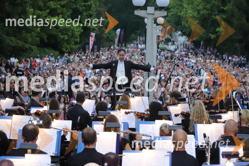  Simon Krečič, umetniški direktor Opere SNG MariborOperna noč na promenadi Mestnega parka