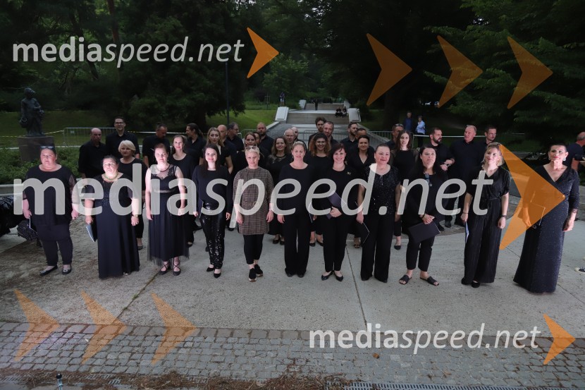 Operna noč na promenadi Mestnega parka