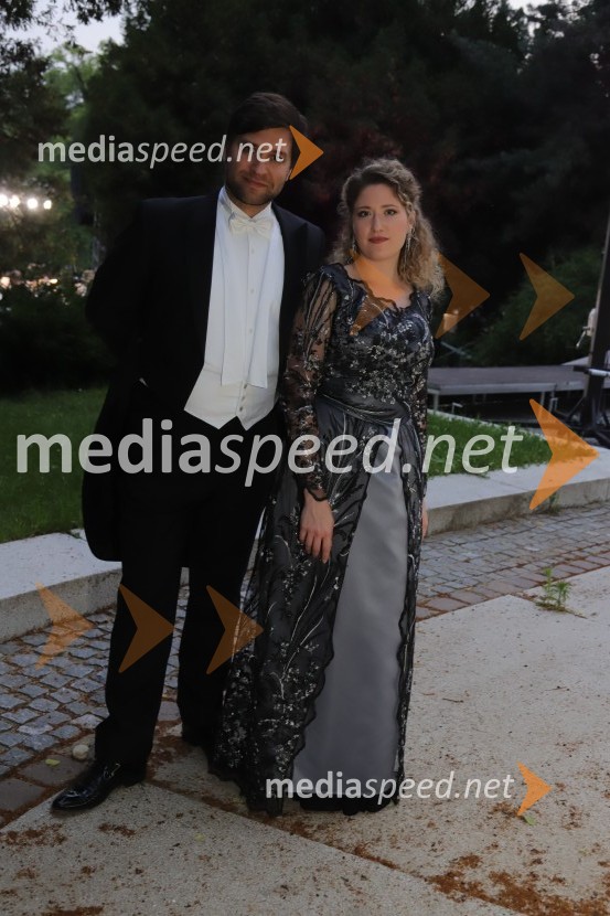  Domen Križaj, operni pevec;  Darija Auguštan, sopranistkaOperna noč na promenadi Mestnega parka