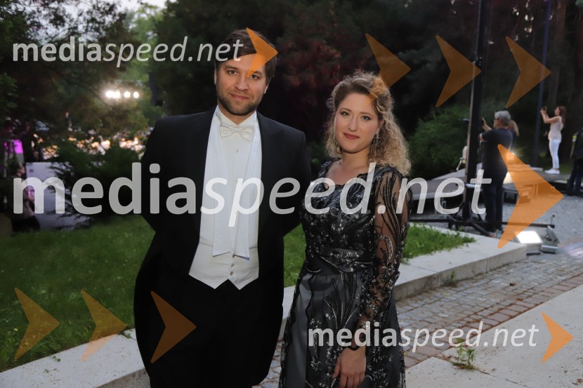  Domen Križaj, operni pevec;  Darija Auguštan, sopranistkaOperna noč na promenadi Mestnega parka