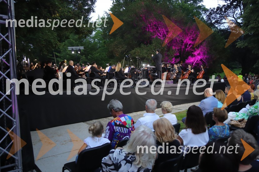 Operna noč na promenadi Mestnega parka