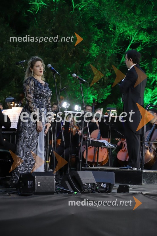  Darija Auguštan, sopranistka;  Simon Krečič, umetniški direktor Opere SNG MariborOperna noč na promenadi Mestnega parka