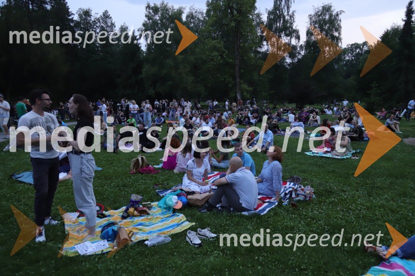 Operna noč na promenadi Mestnega parka