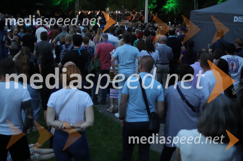 Operna noč na promenadi Mestnega parka