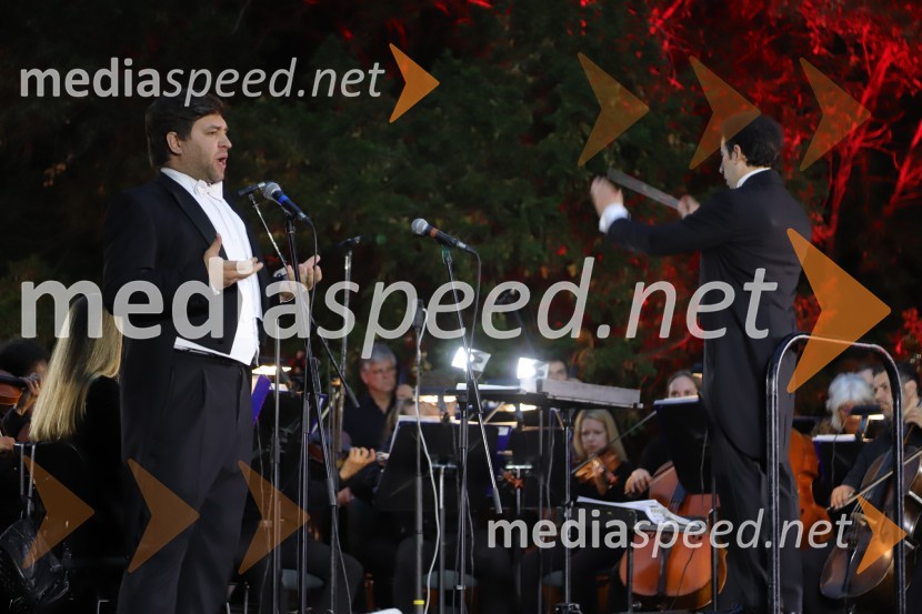  Domen Križaj, operni pevecOperna noč na promenadi Mestnega parka