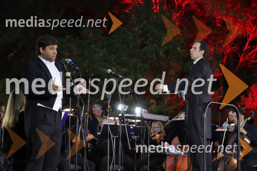  Domen Križaj, operni pevec;  Simon Krečič, umetniški direktor Opere SNG MariborOperna noč na promenadi Mestnega parka