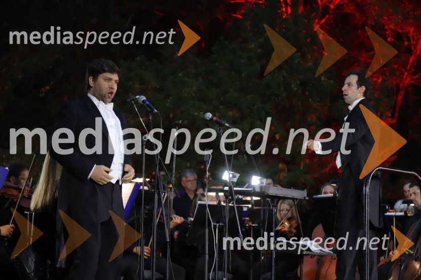  Domen Križaj, operni pevec;  Simon Krečič, umetniški direktor Opere SNG MariborOperna noč na promenadi Mestnega parka