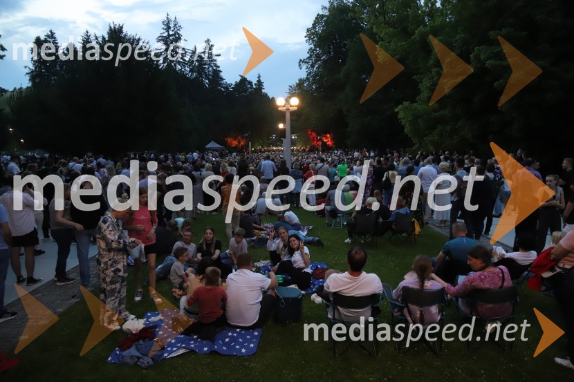 Operna noč na promenadi Mestnega parka