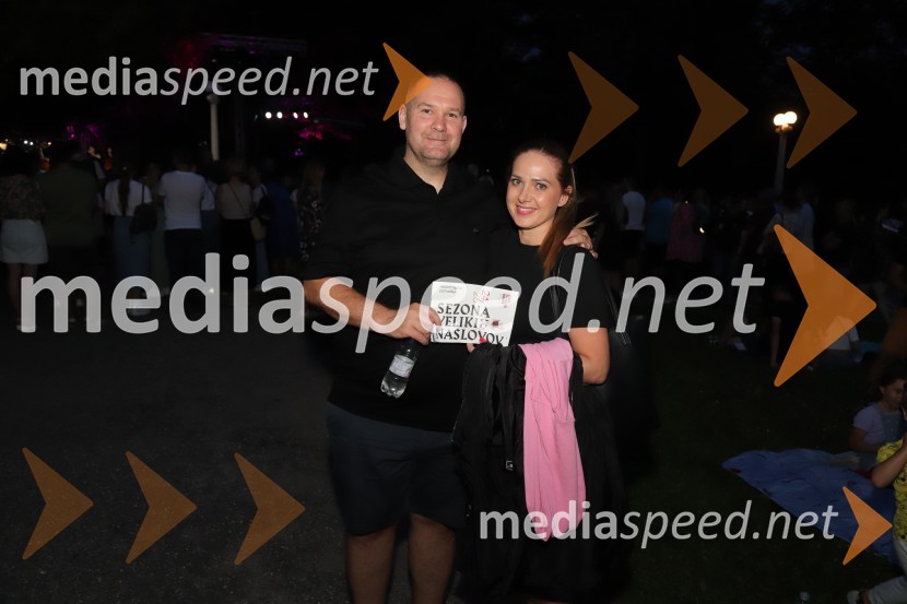  Boštjan Jagrinec, frizerski salon Buhair;  Tina PojbičOperna noč na promenadi Mestnega parka