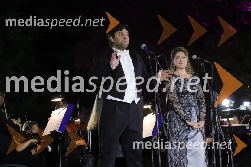  Domen Križaj, operni pevec;  Darija Auguštan, sopranistkaOperna noč na promenadi Mestnega parka