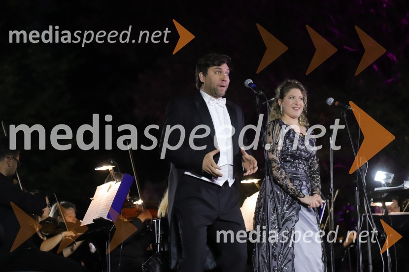  Domen Križaj, operni pevec;  Darija Auguštan, sopranistkaOperna noč na promenadi Mestnega parka