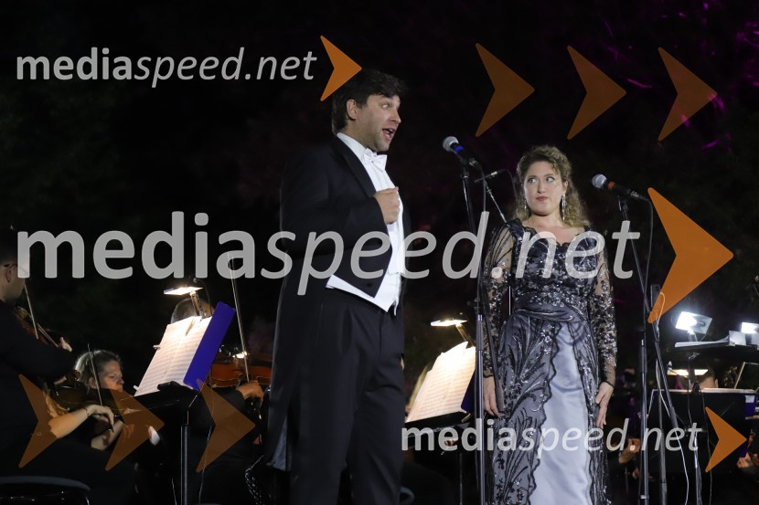  Domen Križaj, operni pevec;  Darija Auguštan, sopranistkaOperna noč na promenadi Mestnega parka