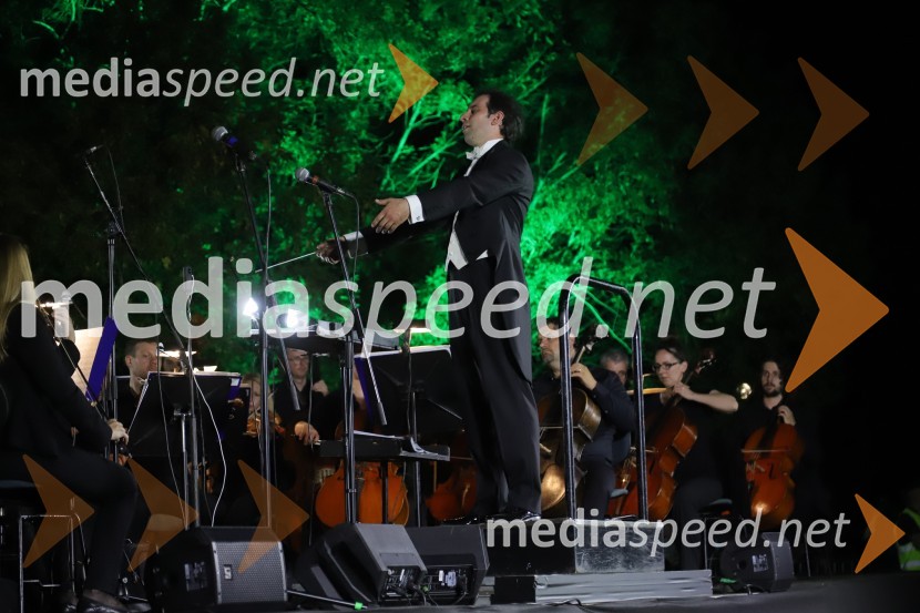  Simon Krečič, umetniški direktor Opere SNG MariborOperna noč na promenadi Mestnega parka