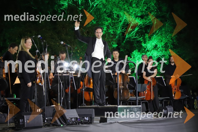  Simon Krečič, umetniški direktor Opere SNG MariborOperna noč na promenadi Mestnega parka