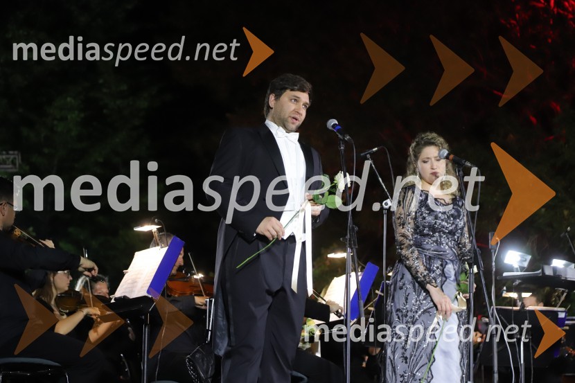  Domen Križaj, operni pevec;  Darija Auguštan, sopranistkaOperna noč na promenadi Mestnega parka