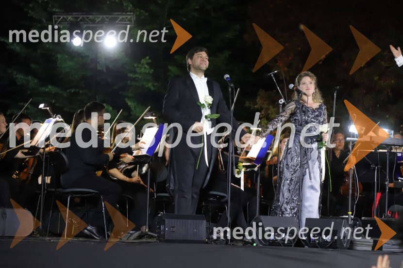  Domen Križaj, operni pevec;  Darija Auguštan, sopranistkaOperna noč na promenadi Mestnega parka