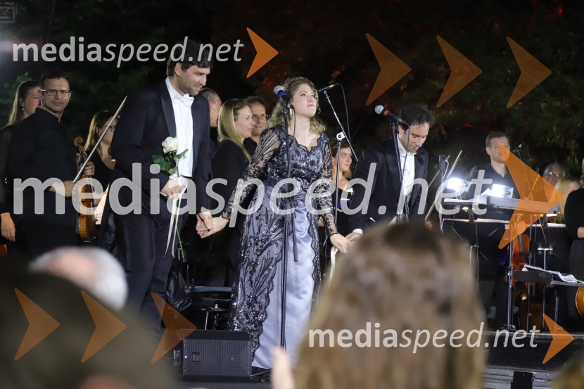 Operna noč na promenadi Mestnega parka