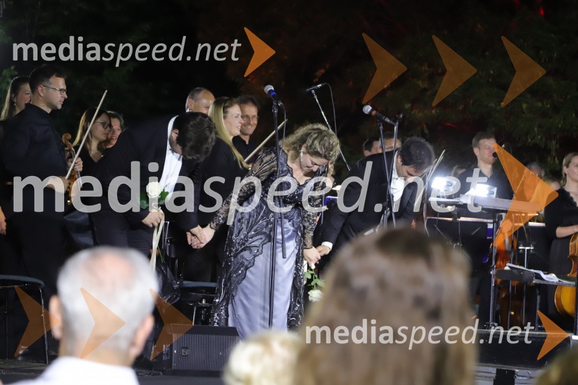 Operna noč na promenadi Mestnega parka