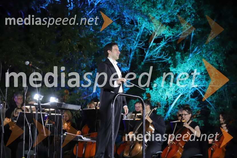  Simon Krečič, umetniški direktor Opere SNG MariborOperna noč na promenadi Mestnega parka
